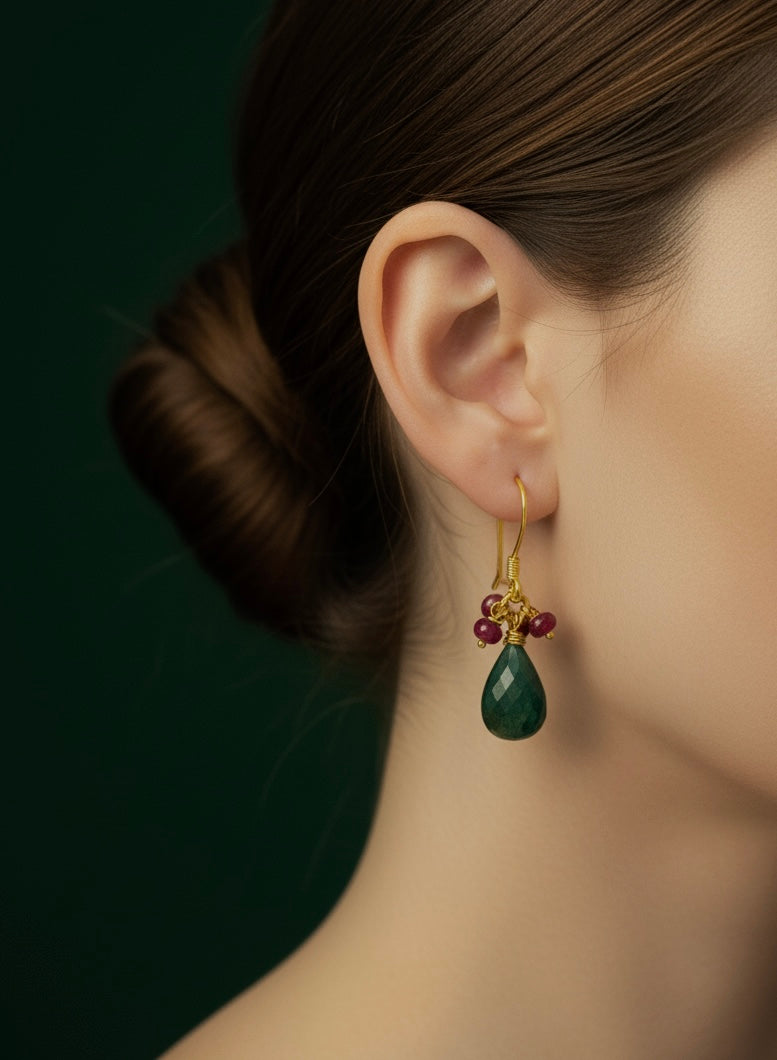 Gümüş Altın Yaldızlı Kök Zümrüt ve Kök Yakut Doğal Taşlı Damla Küpe