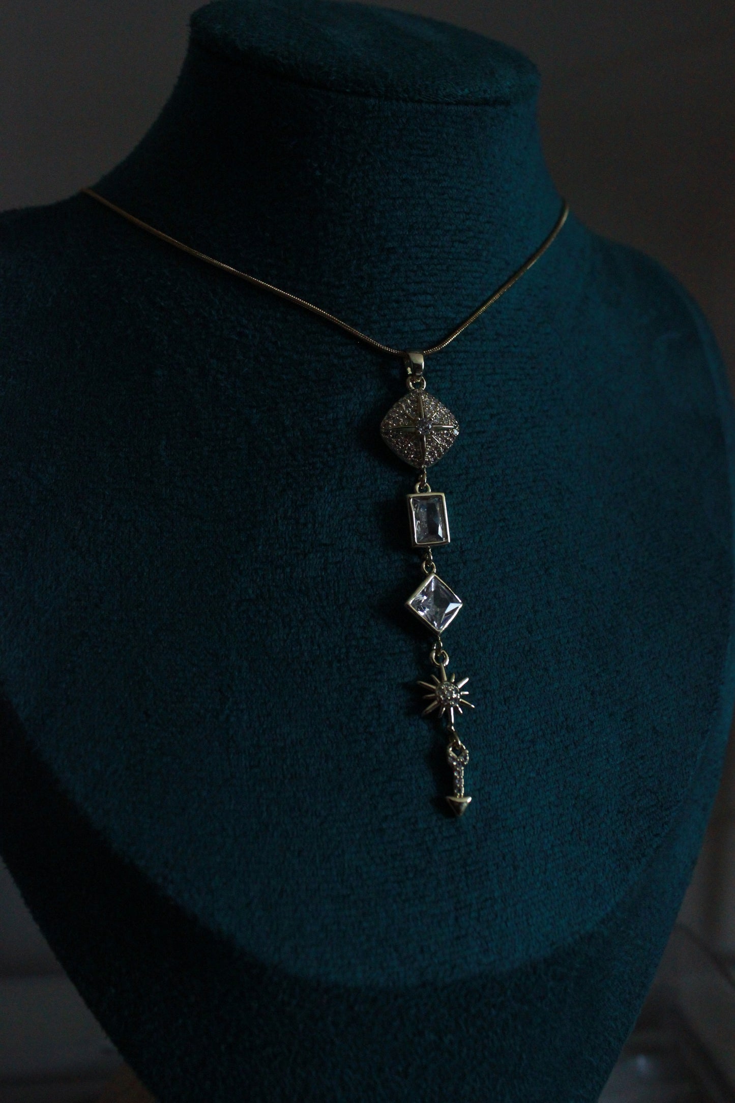 Zirkon Taşlı Y Kolye