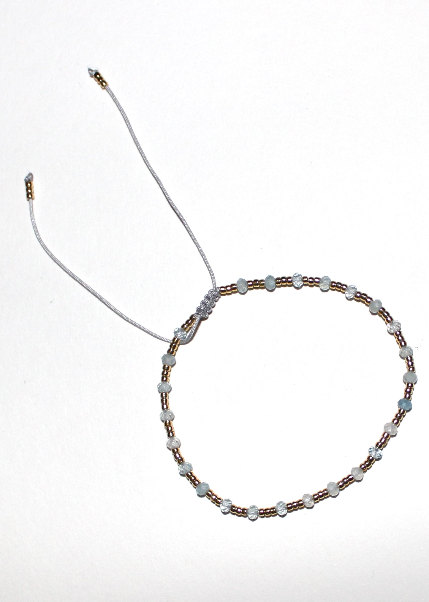 Gold ip boncuk bileklik